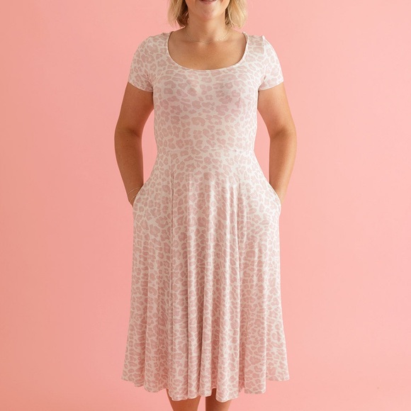 🆕 Posh Peanut Women's Scoop Midi Dress | Delaney NIB - Picture 4 of 7